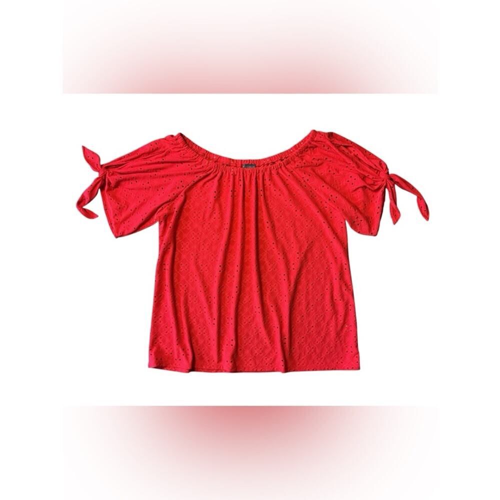Vince Camuto red eyelet off shoulder blouse size M